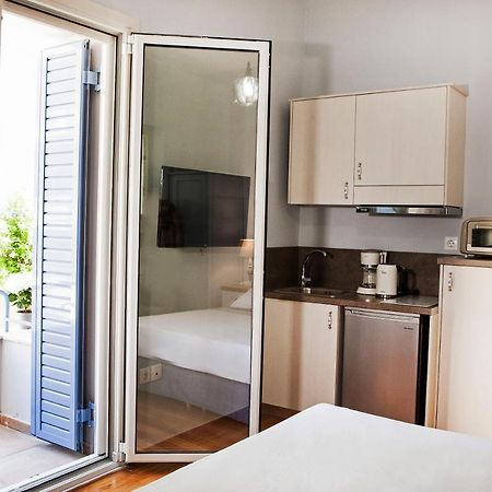Lovely 1St Fl. Apt, With Balcony In Pagrati 雅典 外观 照片