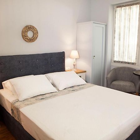 Lovely 1St Fl. Apt, With Balcony In Pagrati 雅典 外观 照片